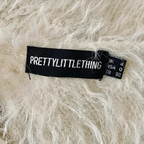 PRETTY LITTLE THING |Off White Fuzzy Knit Oversized Cropped V-neckSweater Size 0 - Picture 7 of 8